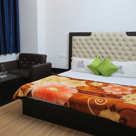 Ramprastha Hotel Ayodhya Kültér fotó