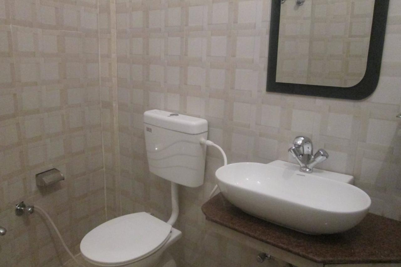 Ramprastha Hotel Ayodhya Kültér fotó