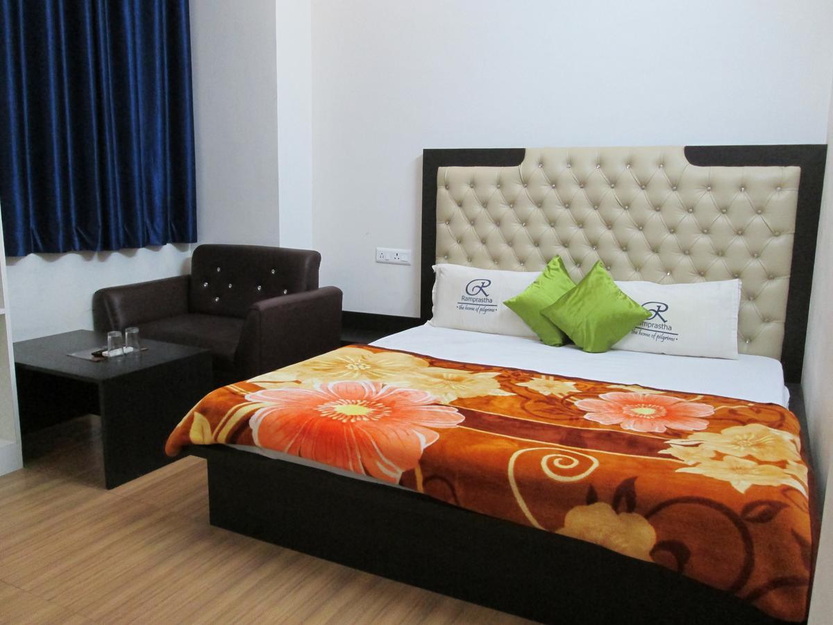 Ramprastha Hotel Ayodhya Kültér fotó